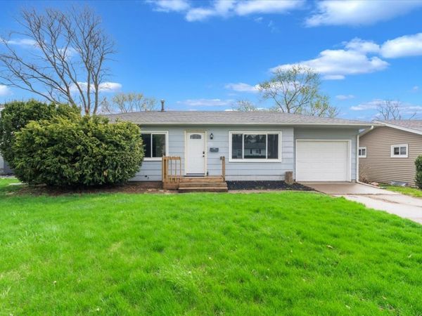 2707 Cypress Drive , Bettendorf, IA 52722