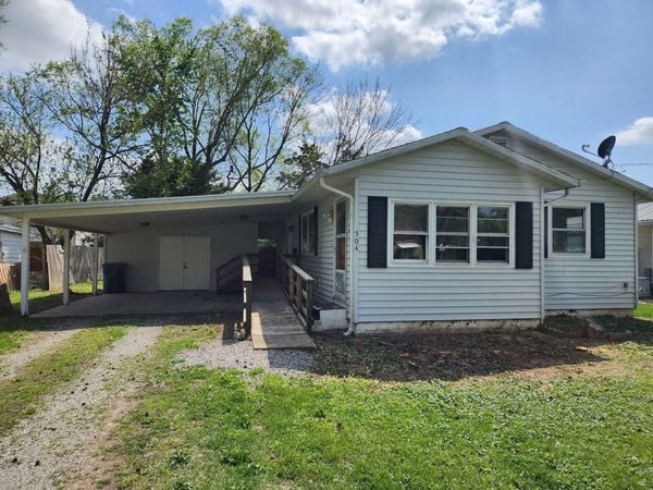 504 W 5th Street , Benton, IL 62812