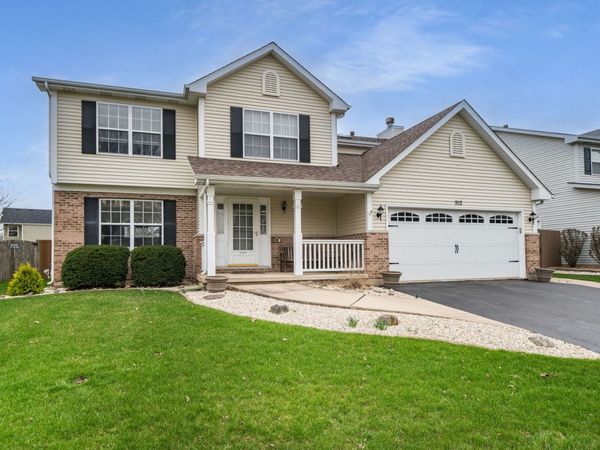 912 N Oak Creek Drive , Genoa, IL 60135