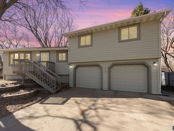 2305 S Royal Ct, Sioux Falls, SD 57106