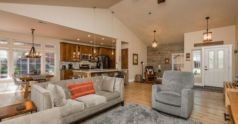 12535 Saint Bernard Drive, Truckee, CA 96161 Photo