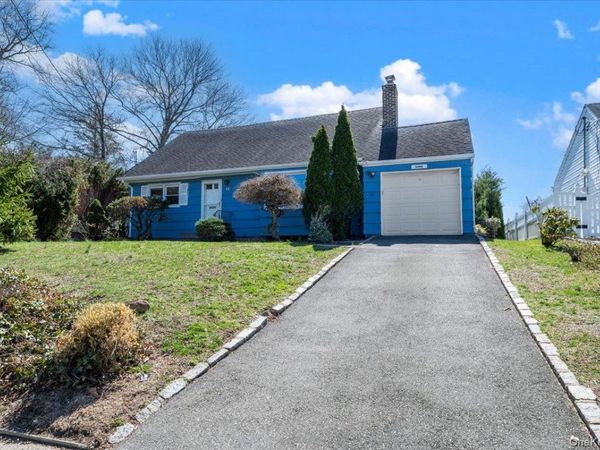 11 Glenwood Road , Glen Head, NY 11545