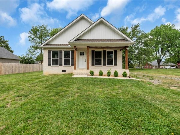 829 Luttrell Ave , Smithville, TN 37166