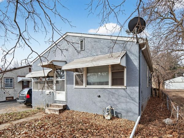 913 Russell Street , Saint Paul, MN 55106