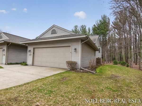 536 Tournament Circle, Unit 9, Norton Shores, MI 49444