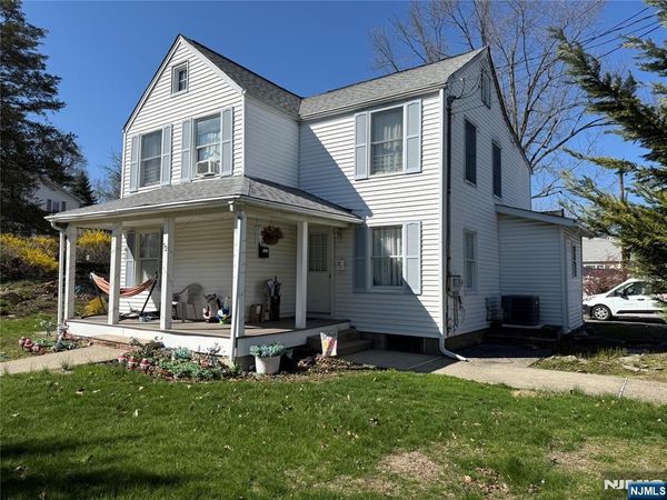 12 Storms Avenue, WANAQUE, NJ 07420