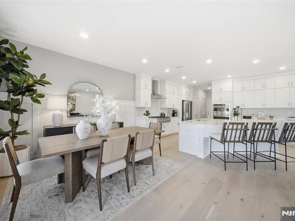 16 Melbourne Drive, OAKLAND, NJ 07436