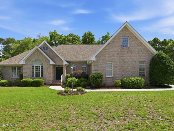 411 Oakmont Drive, Morehead City, NC 28557