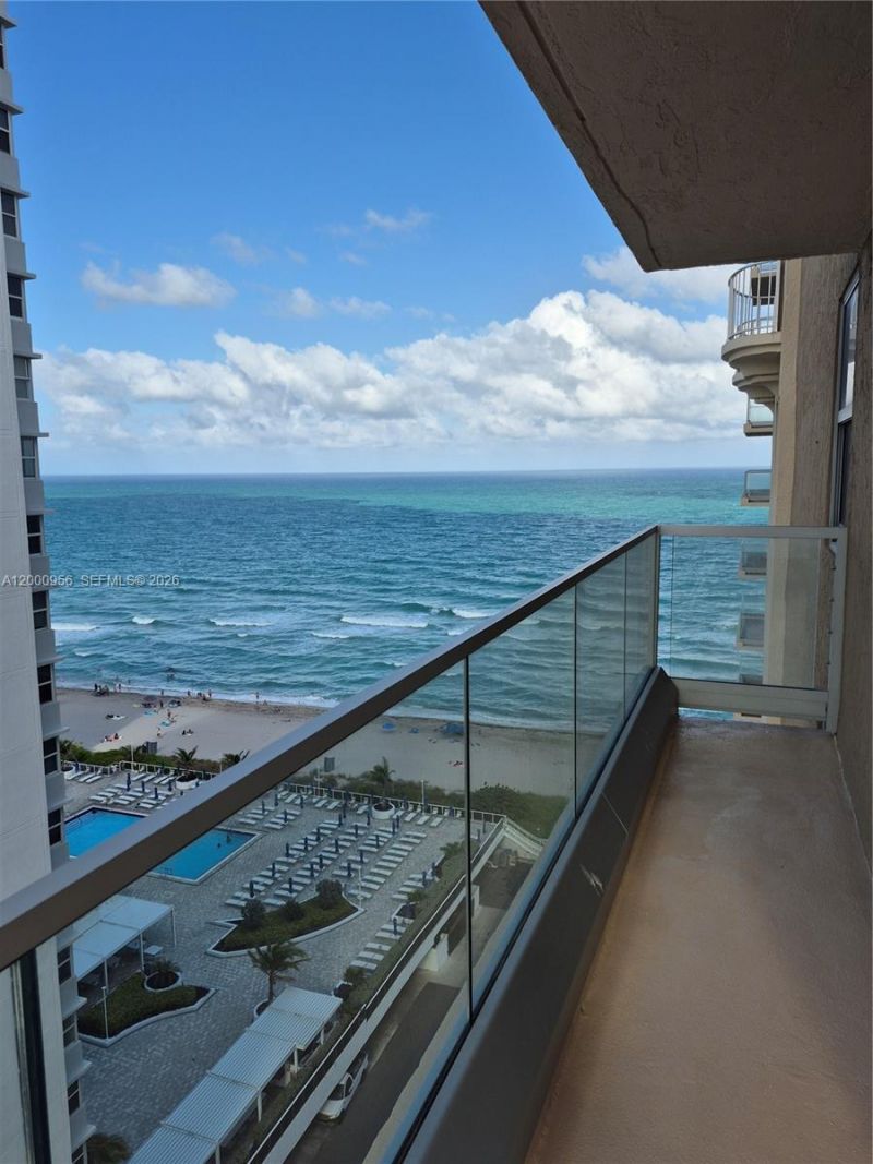 1912 S Ocean Dr, Unit 17C, Hallandale Beach, FL 33009 Photo