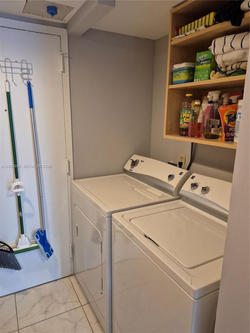 1912 S Ocean Dr, Unit 17C, Hallandale Beach, FL 33009 Photo