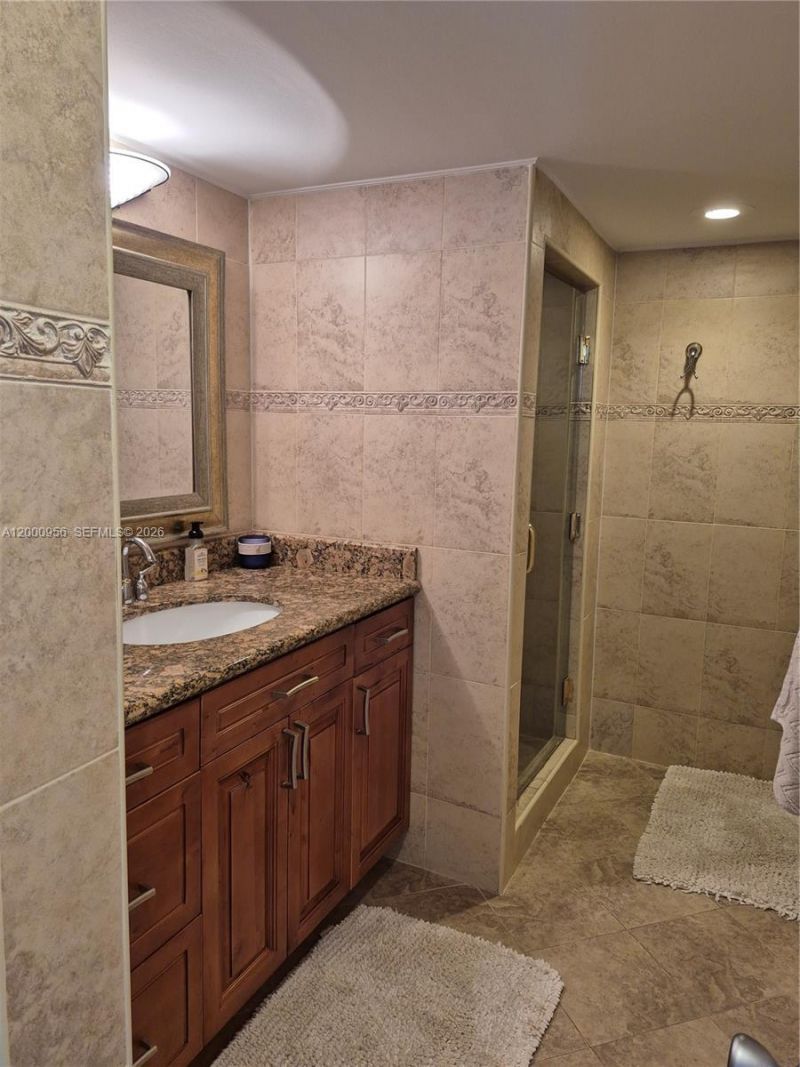 1912 S Ocean Dr, Unit 17C, Hallandale Beach, FL 33009 Photo