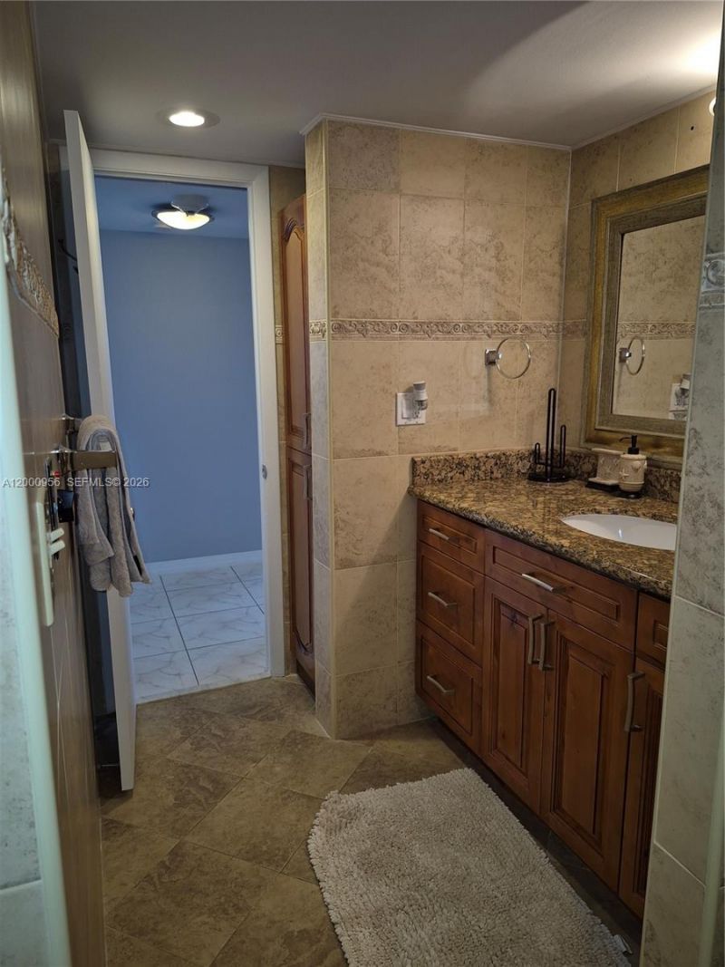 1912 S Ocean Dr, Unit 17C, Hallandale Beach, FL 33009 Photo