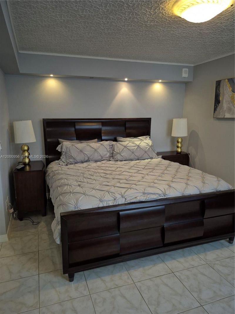 1912 S Ocean Dr, Unit 17C, Hallandale Beach, FL 33009 Photo