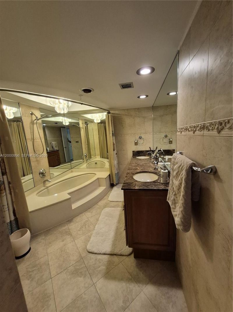 1912 S Ocean Dr, Unit 17C, Hallandale Beach, FL 33009 Photo