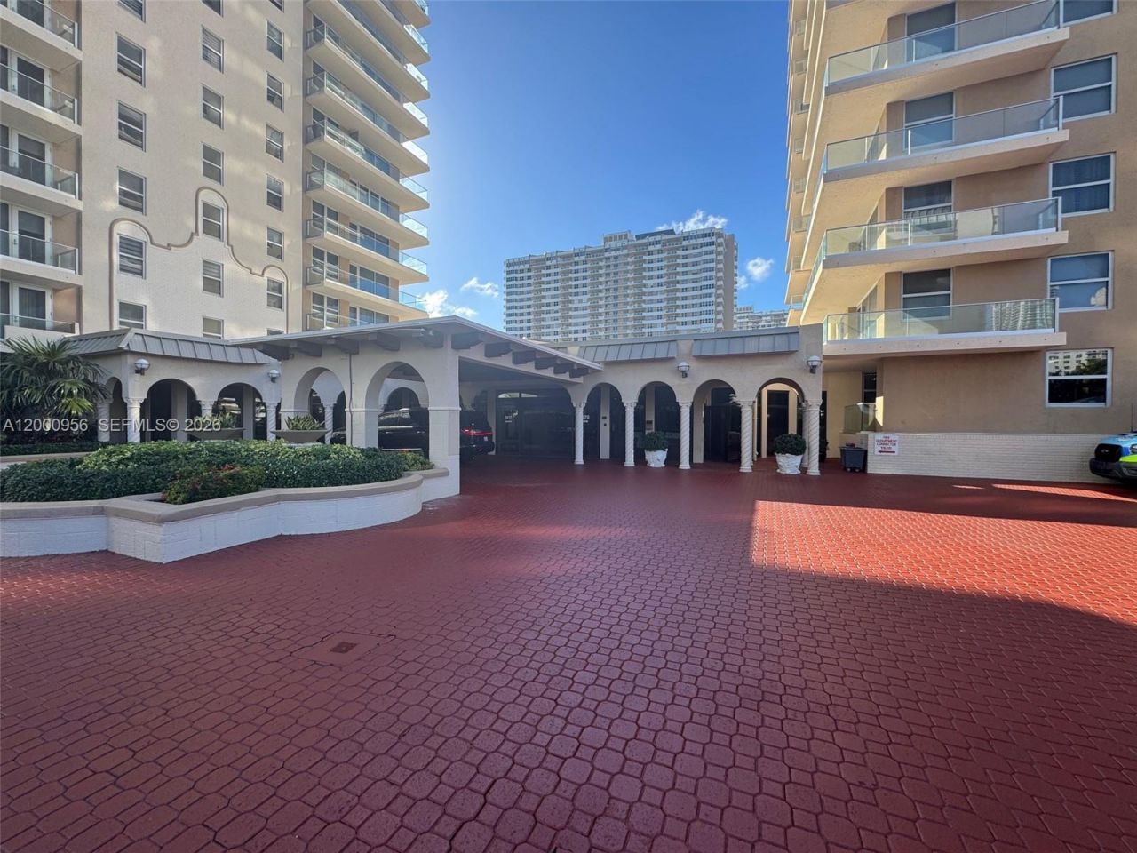 1912 S Ocean Dr, Unit 17C, Hallandale Beach, FL 33009 Photo