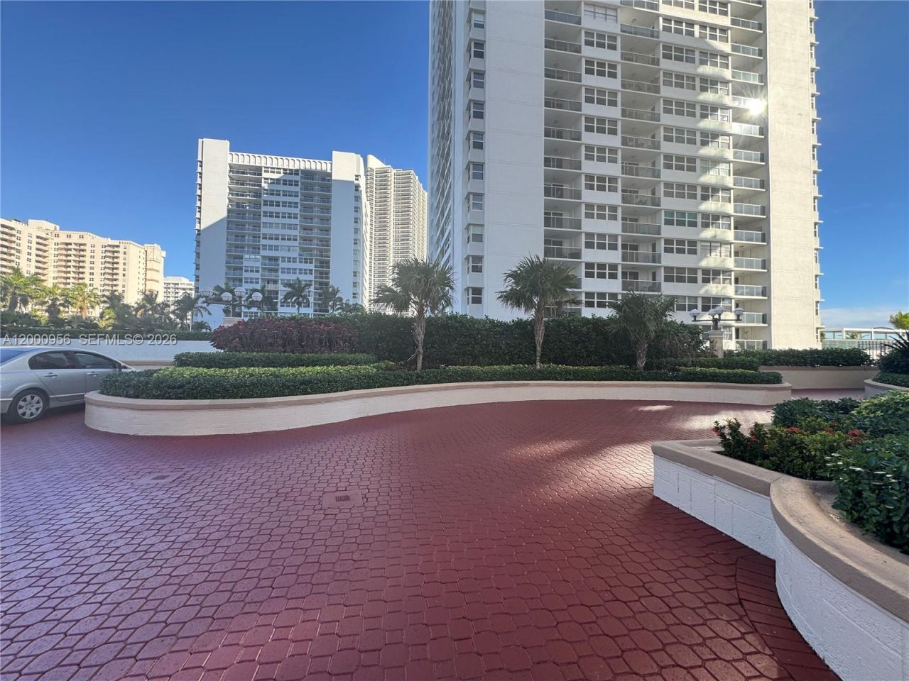 1912 S Ocean Dr, Unit 17C, Hallandale Beach, FL 33009 Photo