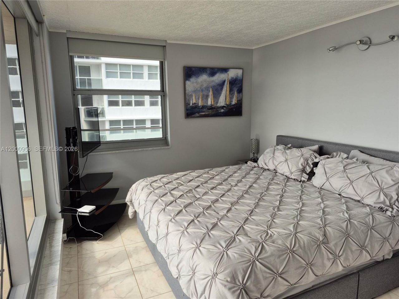 1912 S Ocean Dr, Unit 17C, Hallandale Beach, FL 33009 Photo