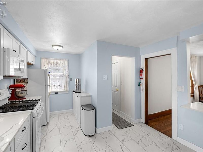 1427 S Lakeview Boulevard, Lorain, OH 44052 Photo 8