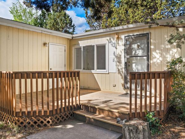 1015 SE Valleywood Place, Bend, OR 97702