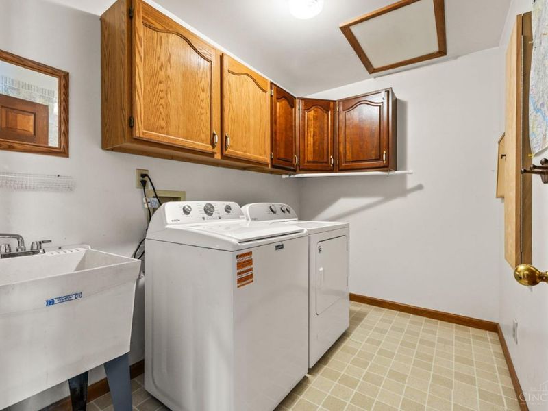 5321 Laurelridge Lane, Green Township, OH 45247 Photo 16