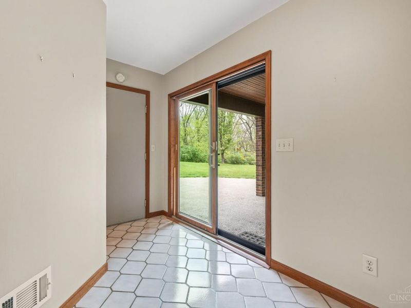 5321 Laurelridge Lane, Green Township, OH 45247 Photo 17