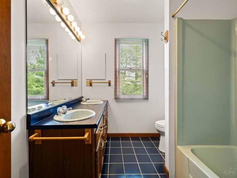 5321 Laurelridge Lane, Green Township, OH 45247 Photo 37