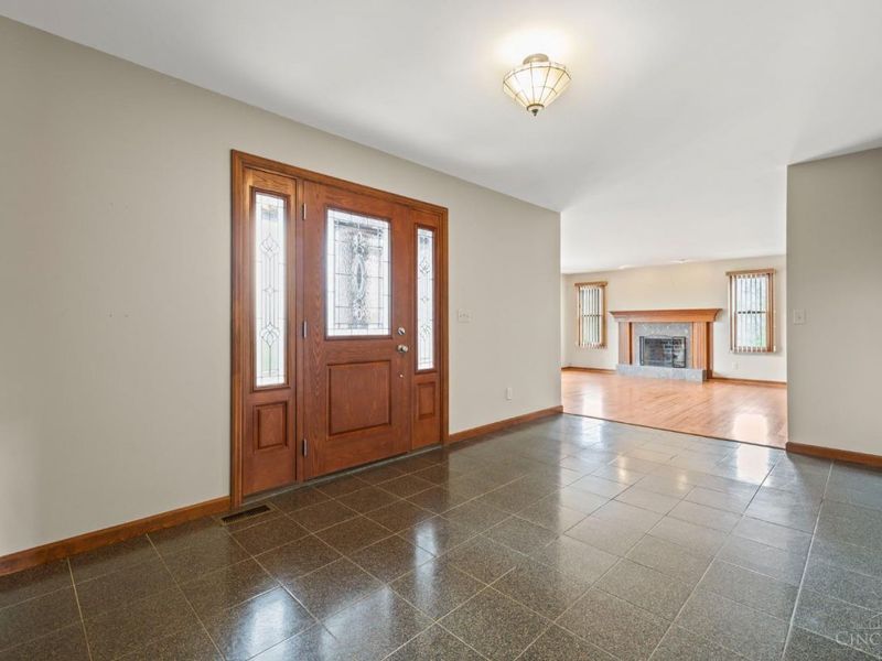 5321 Laurelridge Lane, Green Township, OH 45247 Photo 4