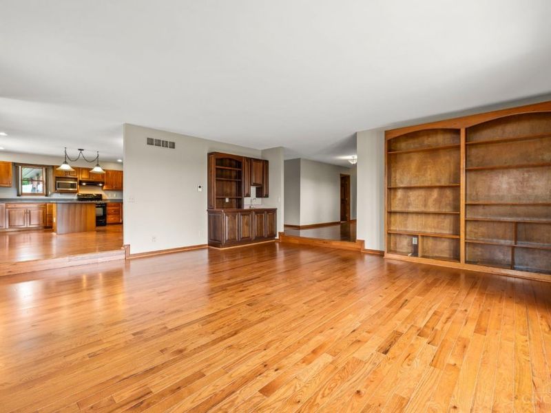 5321 Laurelridge Lane, Green Township, OH 45247 Photo 8