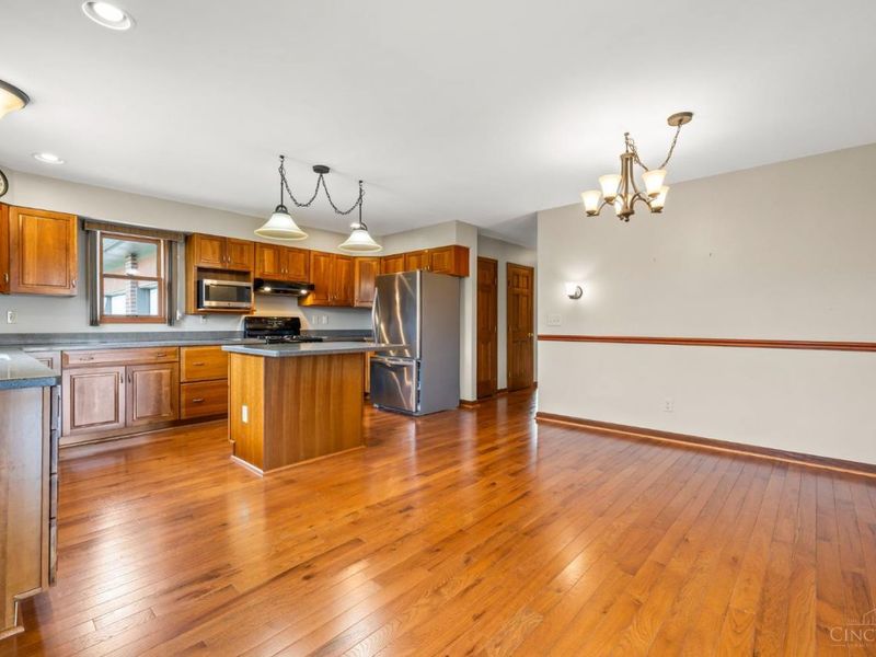 5321 Laurelridge Lane, Green Township, OH 45247 Photo 9