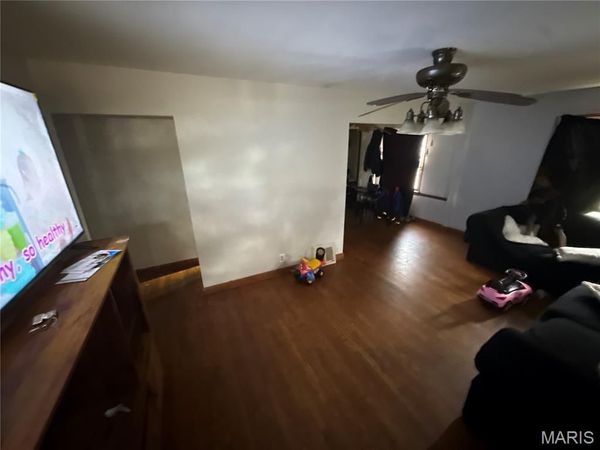 7500 Haywood Drive , Hanley Hills, MO 63133