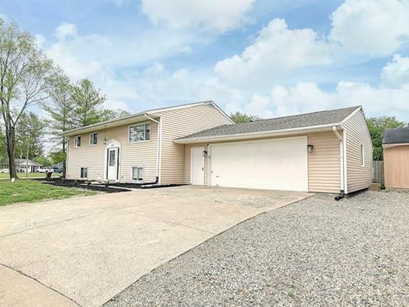 871 Marty Lee Lane, Carlisle, OH 45005 Photo 2