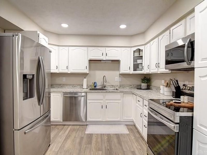 871 Marty Lee Lane, Carlisle, OH 45005 Photo 8