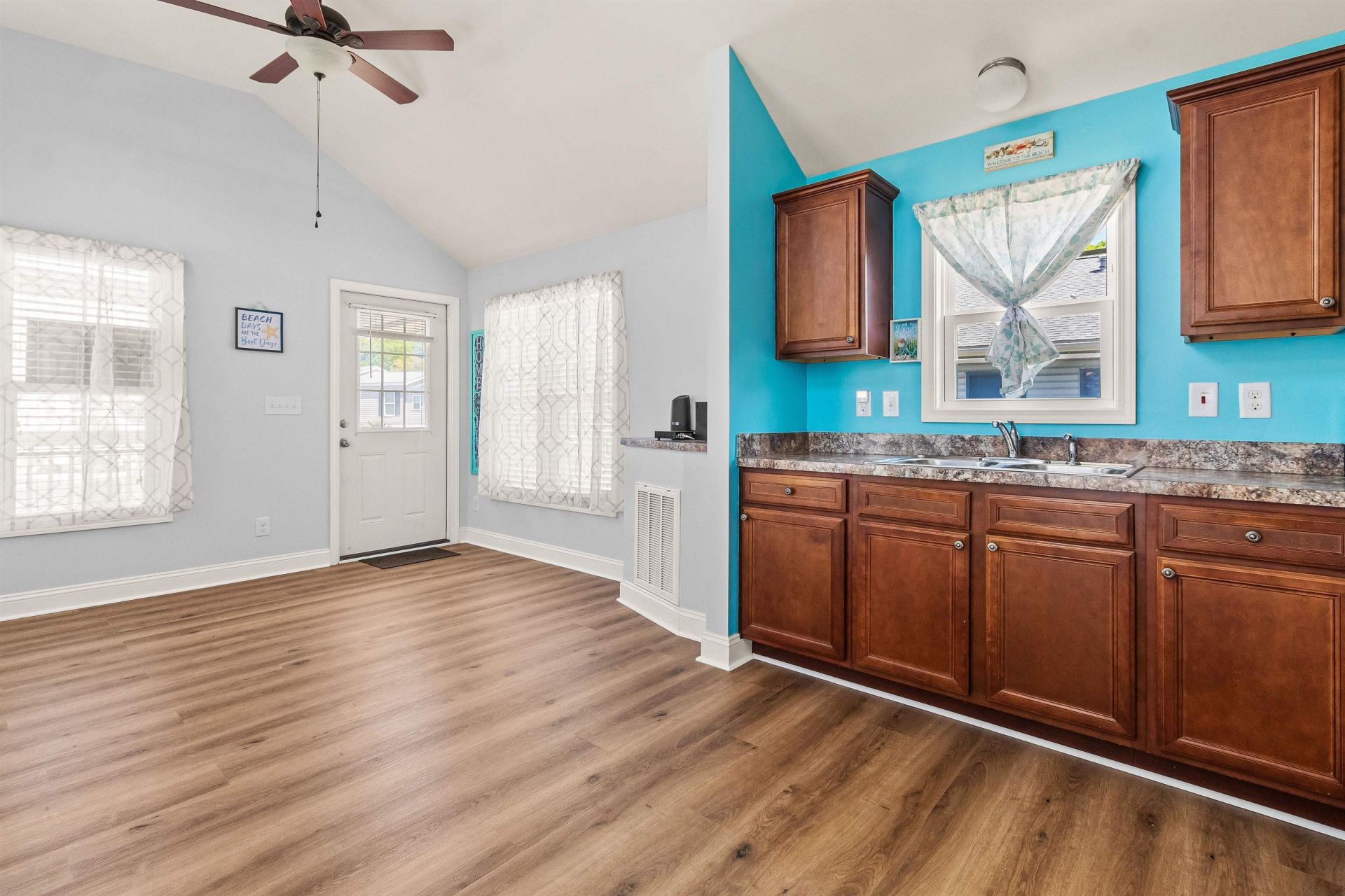 5400 Little River Neck Rd. Photo 17