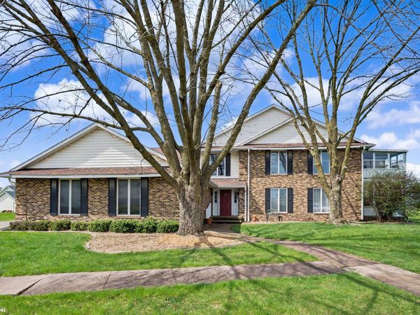 1609 Orchard Meadow Drive, Unit B2, Burlington, IA 52601