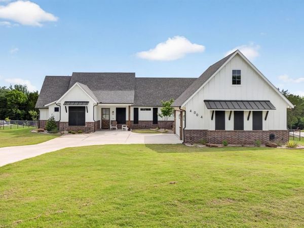 4004 Legend Trail, Granbury, TX 76049