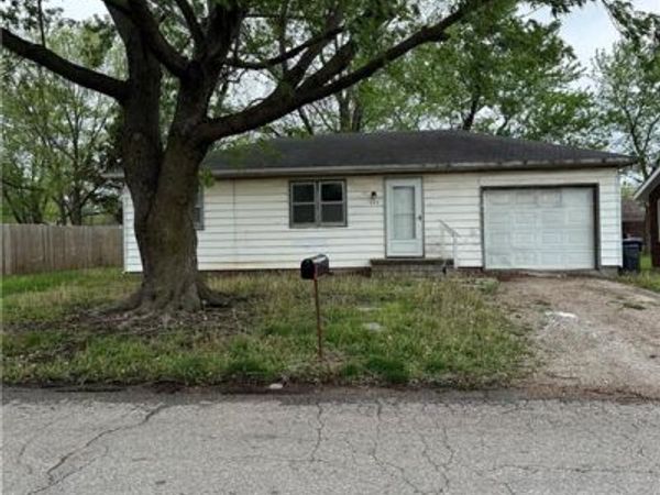 606 wilkes Drive, Warrensburg, MO 64093