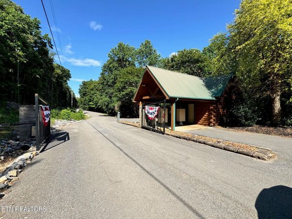 626 N Pointe Tr, Allons, TN 38541