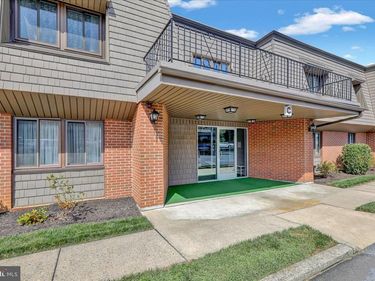 1801 CAMBRIDGE, Unit C21, WYOMISSING, PA 19610