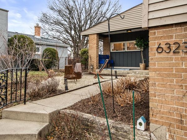 6323 N Kirkwood Avenue, Chicago, IL 60646
