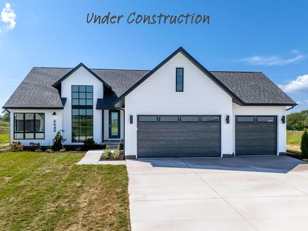 6 Viola Drive , Le Claire, IA 52753