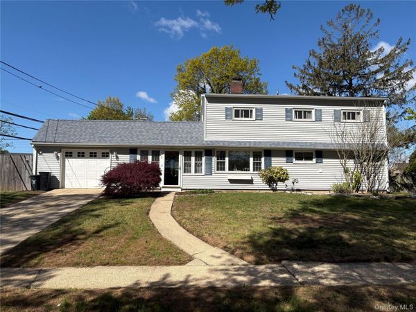 2 Dwarf Lane, Wantagh, NY 11793