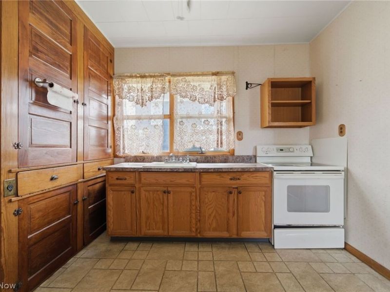 284 W Main Road, Conneaut, OH 44030 Photo 16