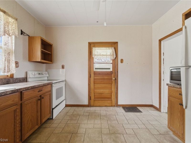 284 W Main Road, Conneaut, OH 44030 Photo 18