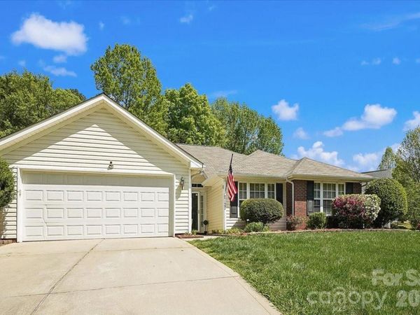 2127 Candlelight Woods Drive , Matthews, NC 28105