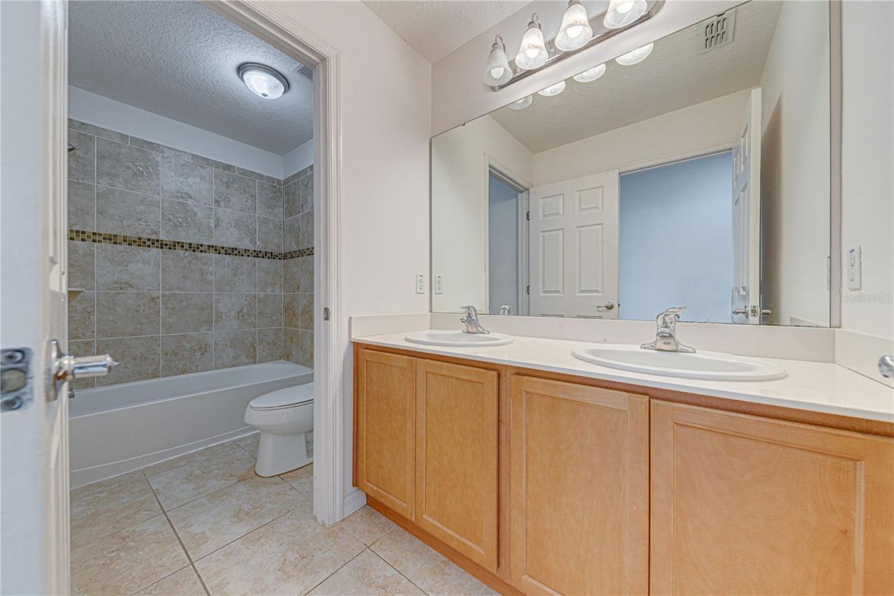 2251 Waukegan Drive , Kissimmee, FL 34758 Photo