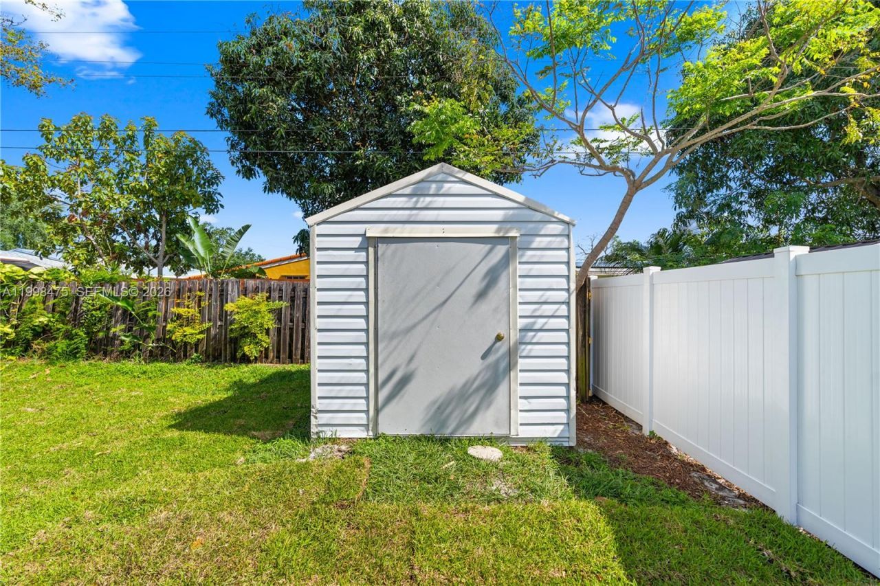 6881 Harding St, Hollywood, FL 33024 Photo