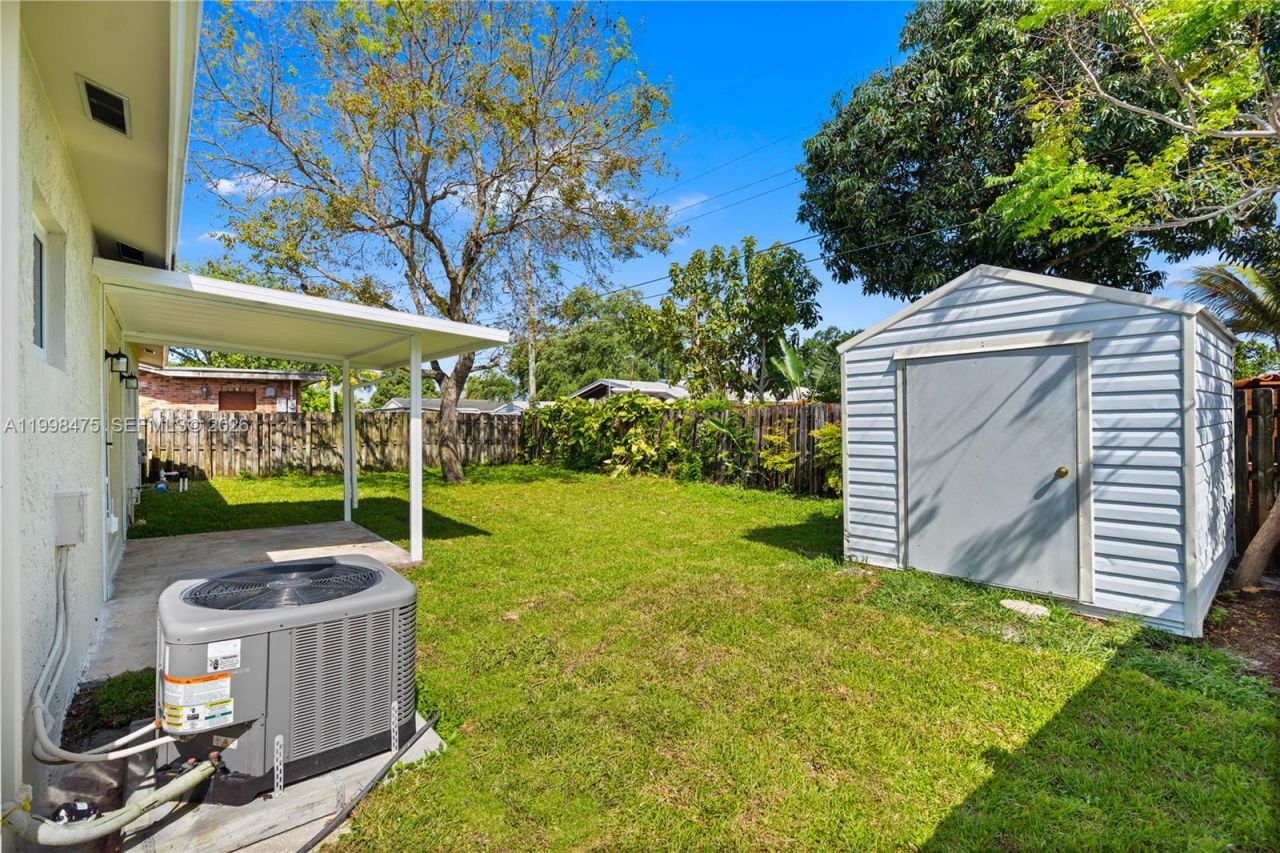 6881 Harding St , Hollywood, FL 33024 Photo