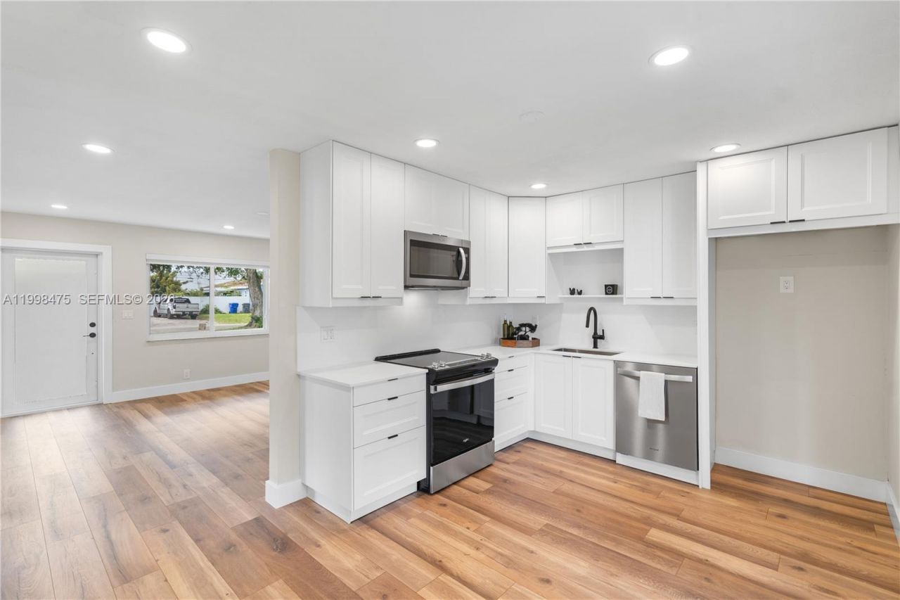6881 Harding St, Hollywood, FL 33024 Photo