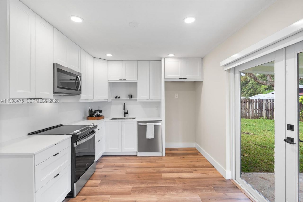 6881 Harding St, Hollywood, FL 33024 Photo