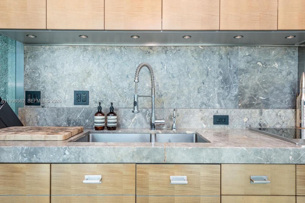 50 S Pointe Dr , Unit 905, Miami Beach, FL 33139 Photo